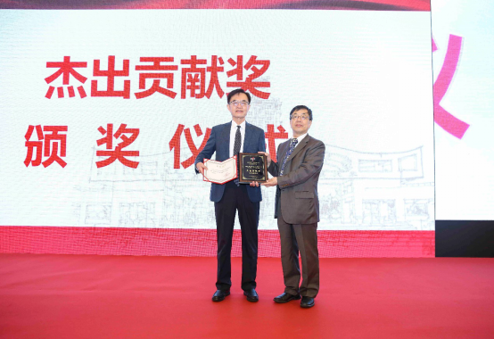 2020年11月13日范维澄院士荣获中国工程热物理学会燃烧学“杰出贡献奖”